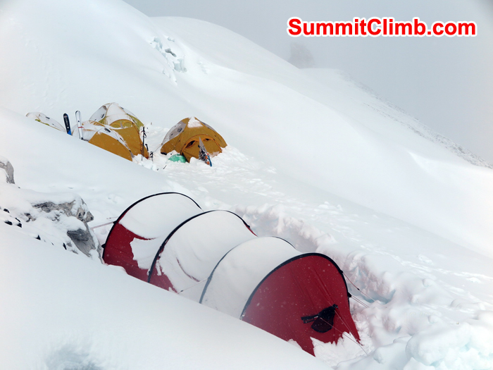 Lots of snow in camp 2. Photo Stefan Brohn